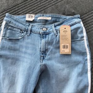 Levi’s Soft Sculpt Classic Mid-Rise Jeans